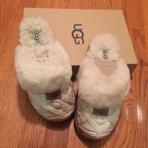 UGG Cozy Cable Sweater Slippers - Size 7